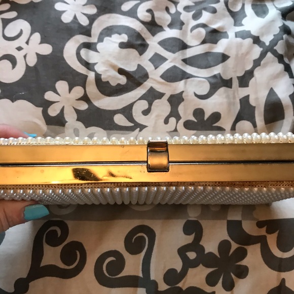 😀 $30/3 1950s vintage faux pearl clutch - Picture 2 of 4